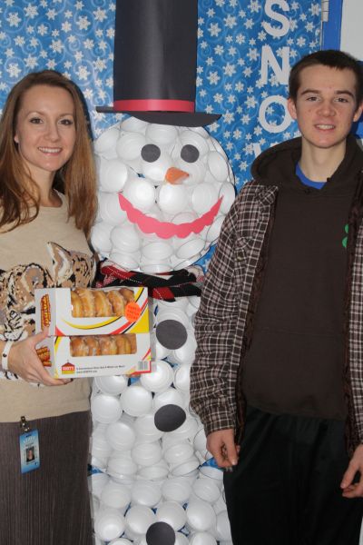 Montrose R 14 Schools Fbla Hosts Door Locker Decorating Contest